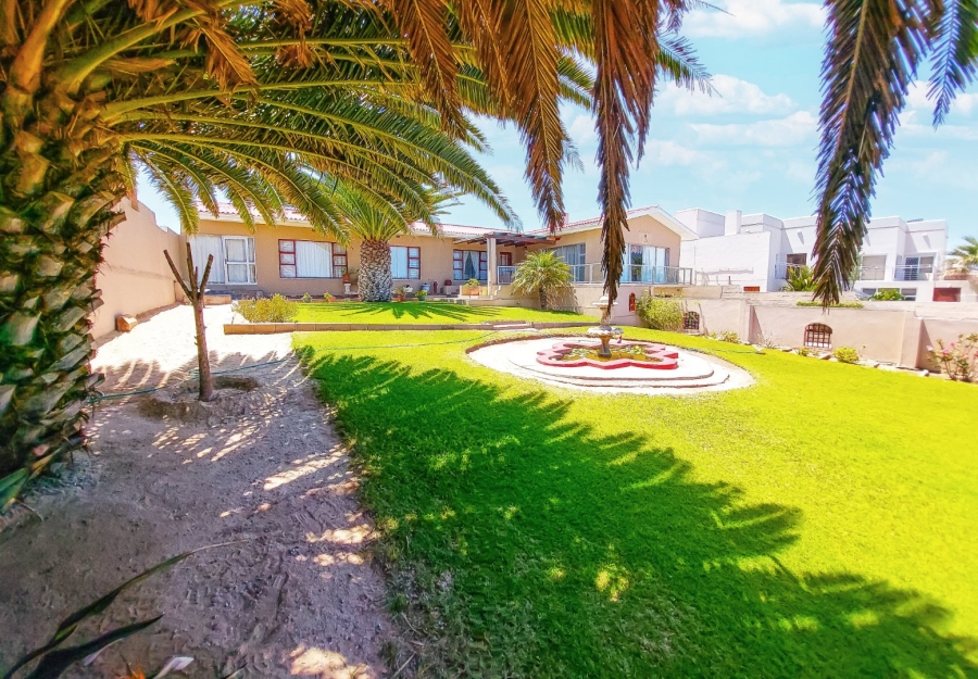 4 Bedroom Property for Sale in Port Nolloth Northern Cape